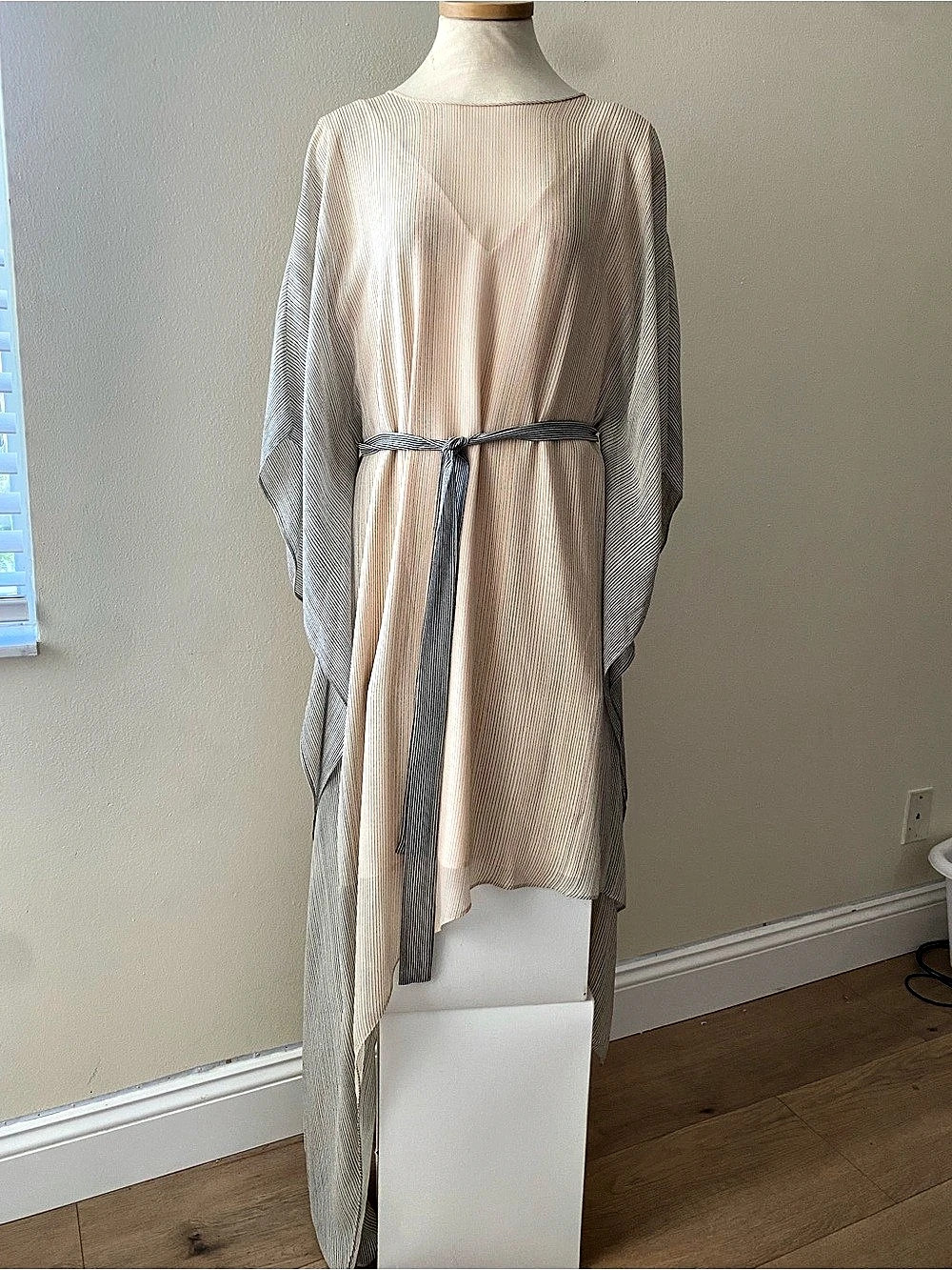 BCBGMAXAZRIA Striped Maxi Dress in Beige & Blue Medium Like New